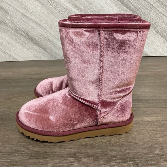 UGG | Classic Short II Velvet Bougainvillea Boots - Picture 4 of 11